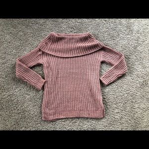 Women’s shoulder hugging sweater new condition size L, Illa Illa